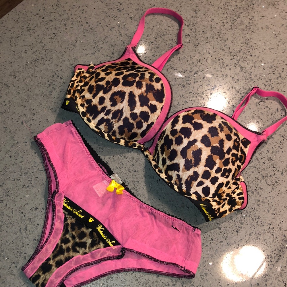 VS Bra & Panty set. See pics for details.